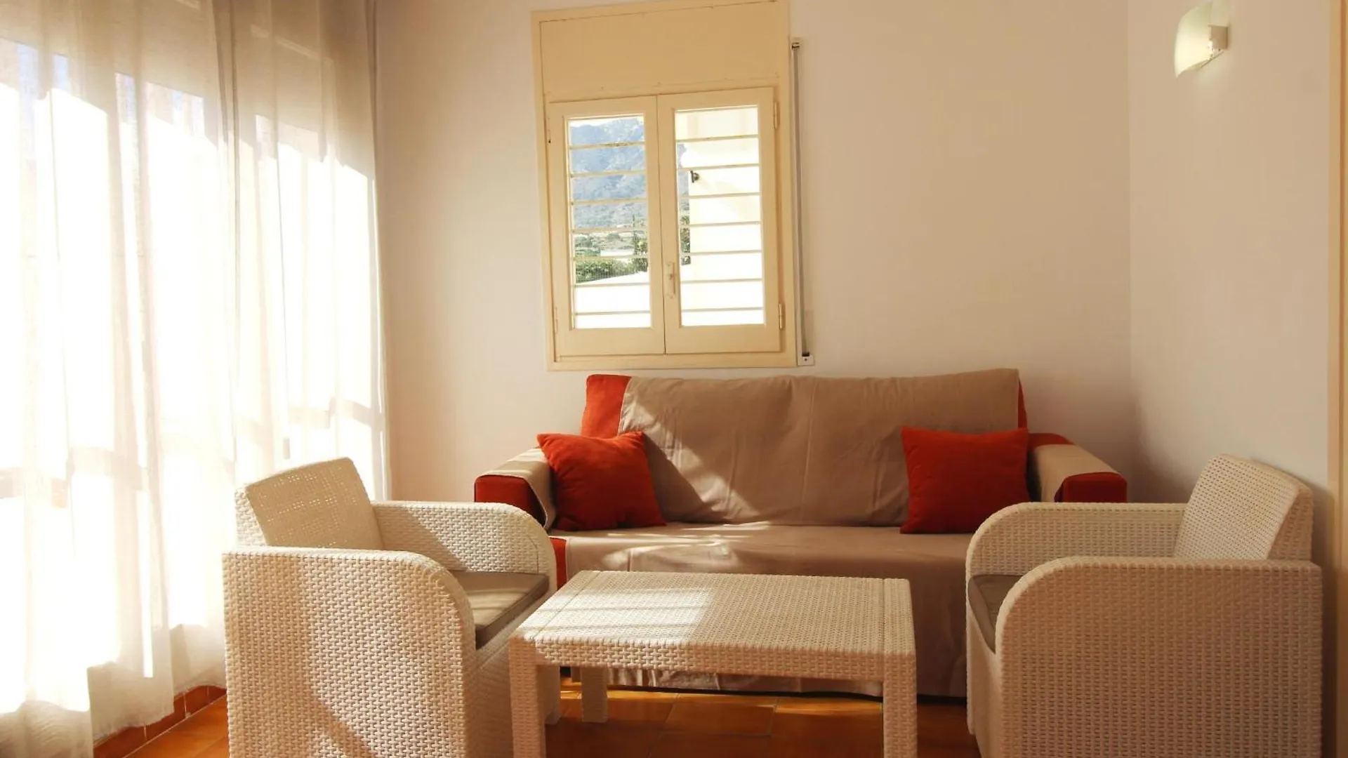 Apartamento En El Port De La Selva: Planta Baja, Terraza Y Wifi A Metros De La Playa - Es-228-52 Apartment