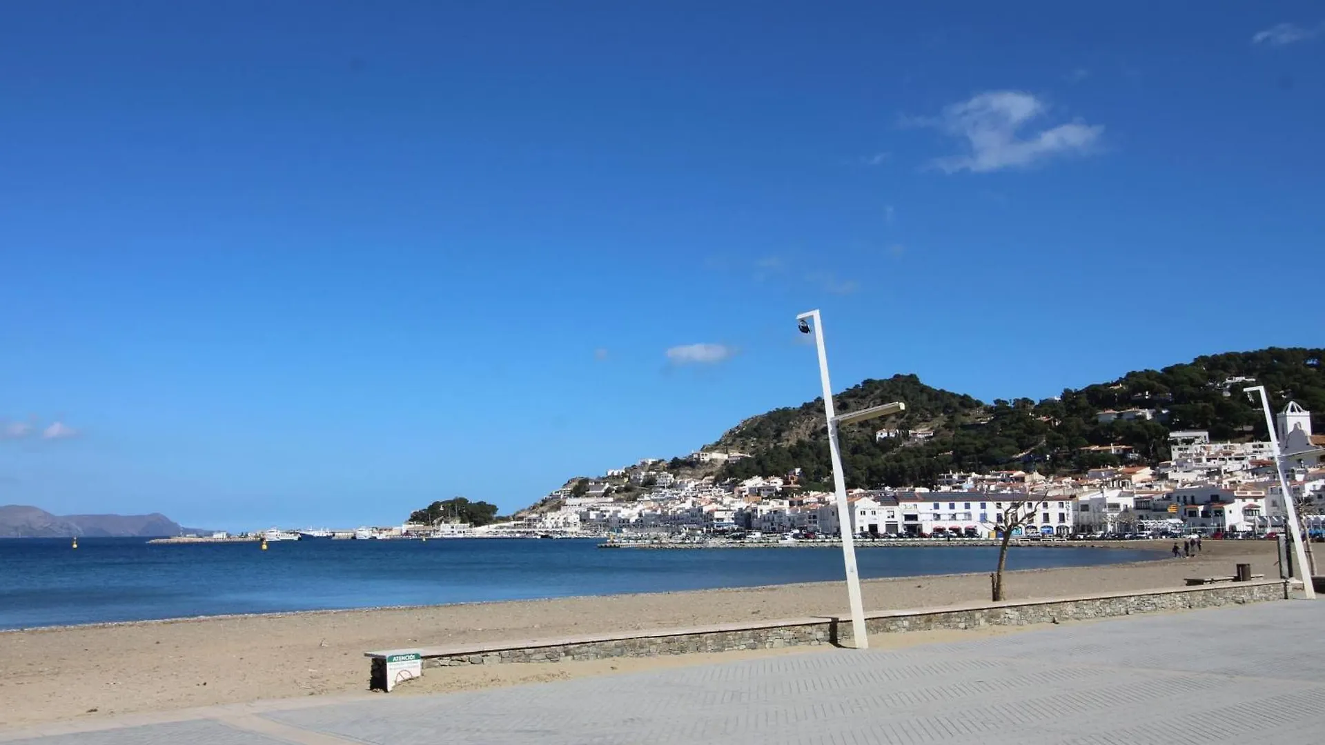 Apartamento En El Port De La Selva: Planta Baja, Terraza Y Wifi A Metros De La Playa - Es-228-52